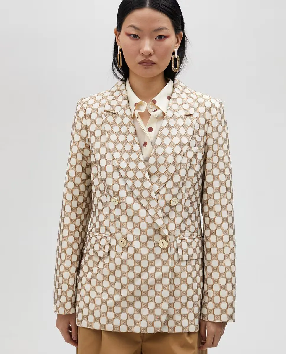 Женский блейзер с карманами и пуговицами Lola Casademunt, коричневый
Женский блейзер с карманами и пуговицами Lola Casademunt, коричневый