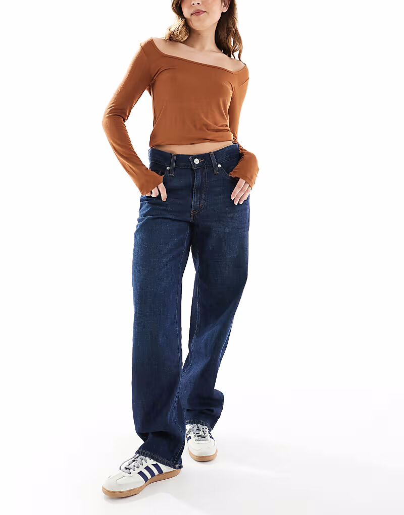 Джинсы Levi's Baggy Dad темно-синего цвета
Джинсы Levi's Baggy Dad темно-синего цвета