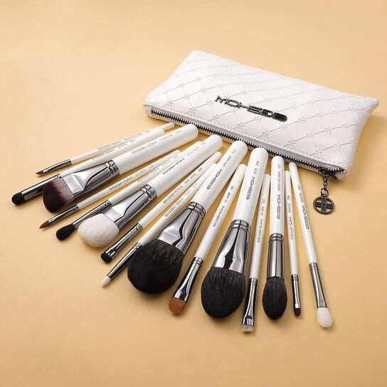 Набор из 15 классических кистей Light Gun, черный Eigshow, Eigshow Beauty
Набор из 15 классических кистей Light Gun, черный Eigshow, Eigshow Beauty