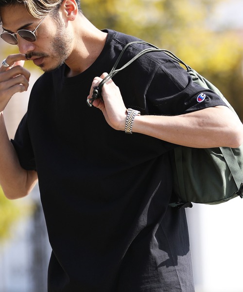 Футболка свободного кроя с коротким рукавом, круглым вырезом, нашивкой и логотипом Champion, черная
Футболка свободного кроя с коротким рукавом, круглым вырезом, нашивкой и логотипом Champion, черная