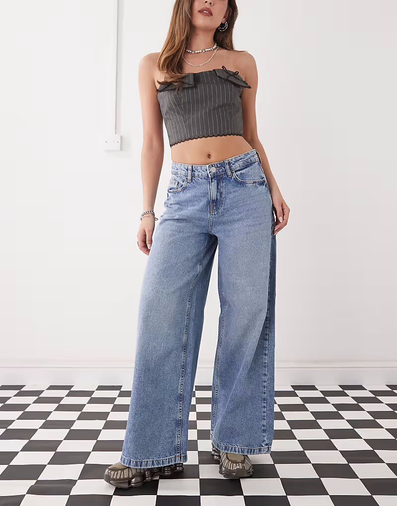 Джинсы средней посадки с широкими штанинами из светло-голубого денима Noisy May
Джинсы средней посадки с широкими штанинами из светло-голубого денима Noisy May