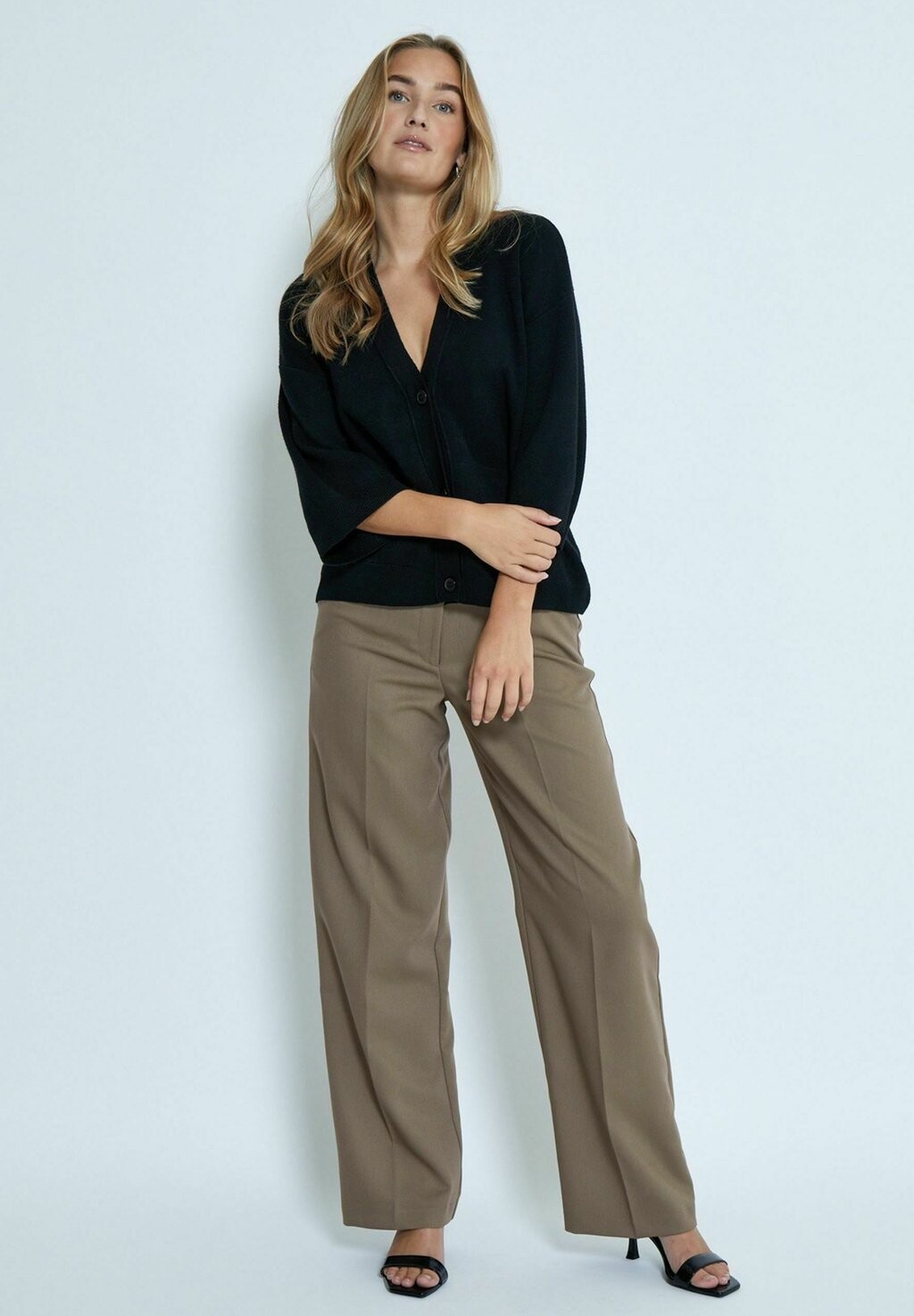 Кардиган ROSALIA PEPPERCORN, черный
Кардиган ROSALIA PEPPERCORN, черный