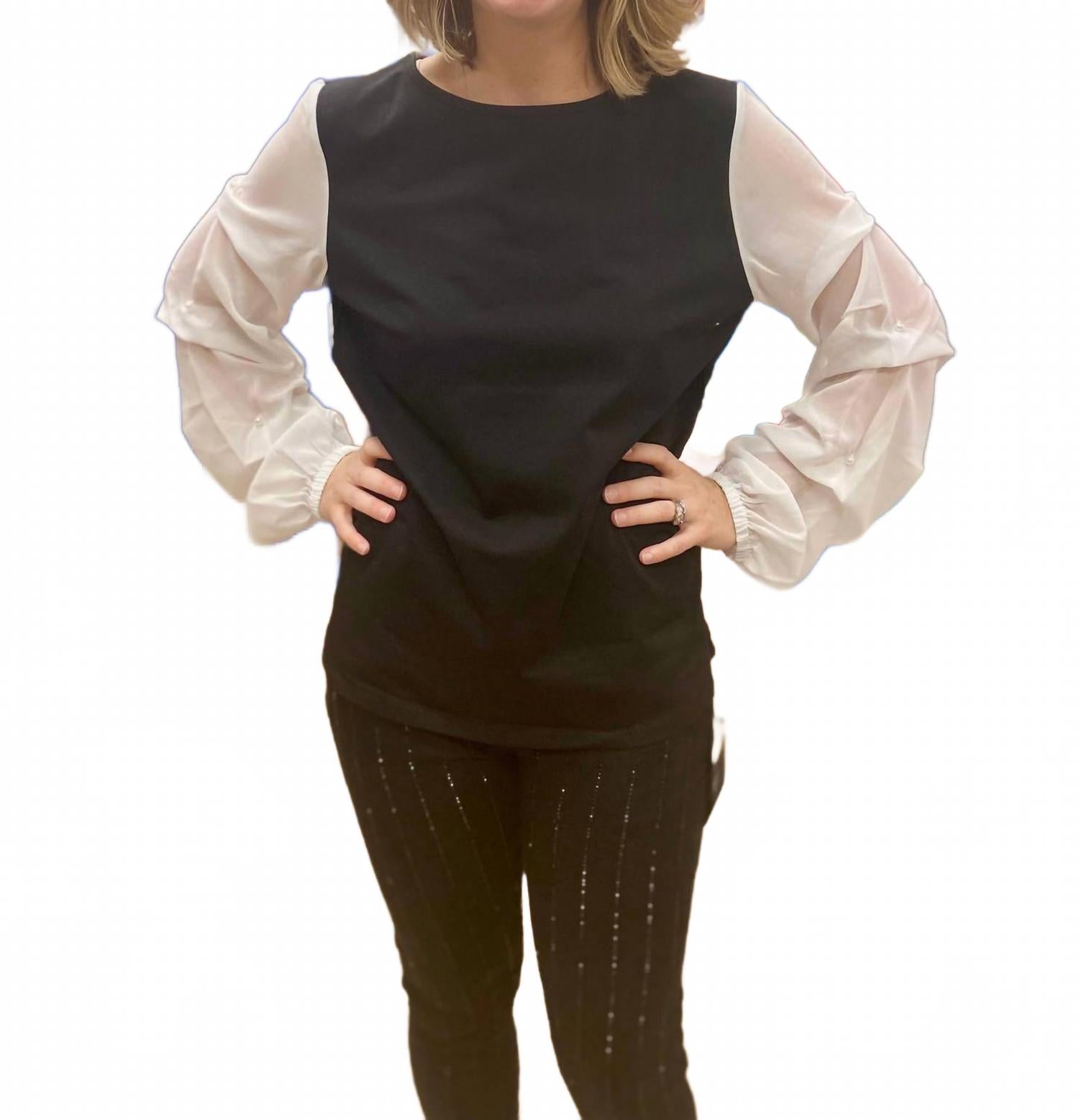 Черный топ с жемчужными рукавами Ravel
Черный топ с жемчужными рукавами Ravel