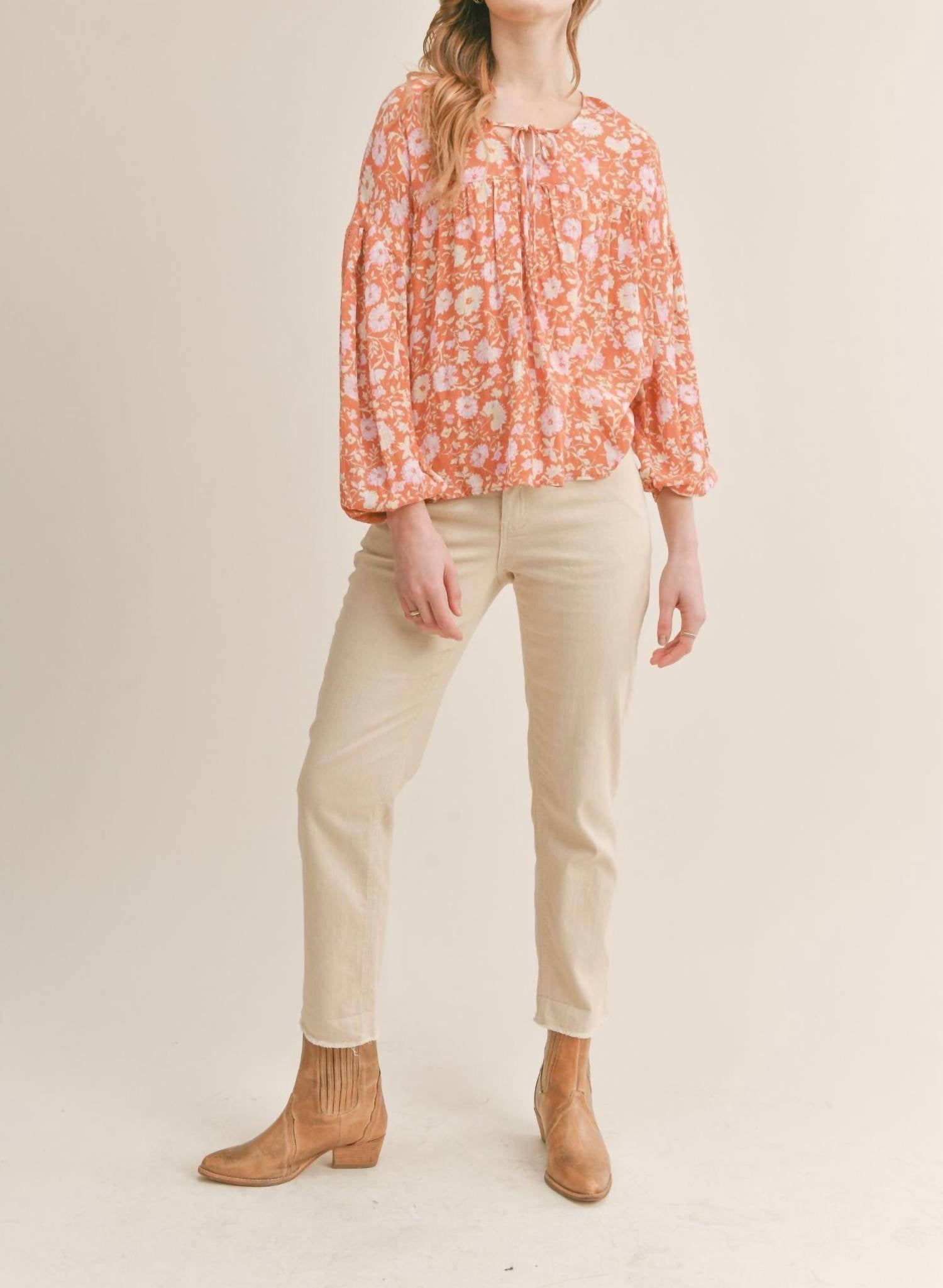 С любовью Топ в крестьянском стиле с оранжевым цветочным принтом Sadie & Sage
С любовью Топ в крестьянском стиле с оранжевым цветочным принтом Sadie & Sage