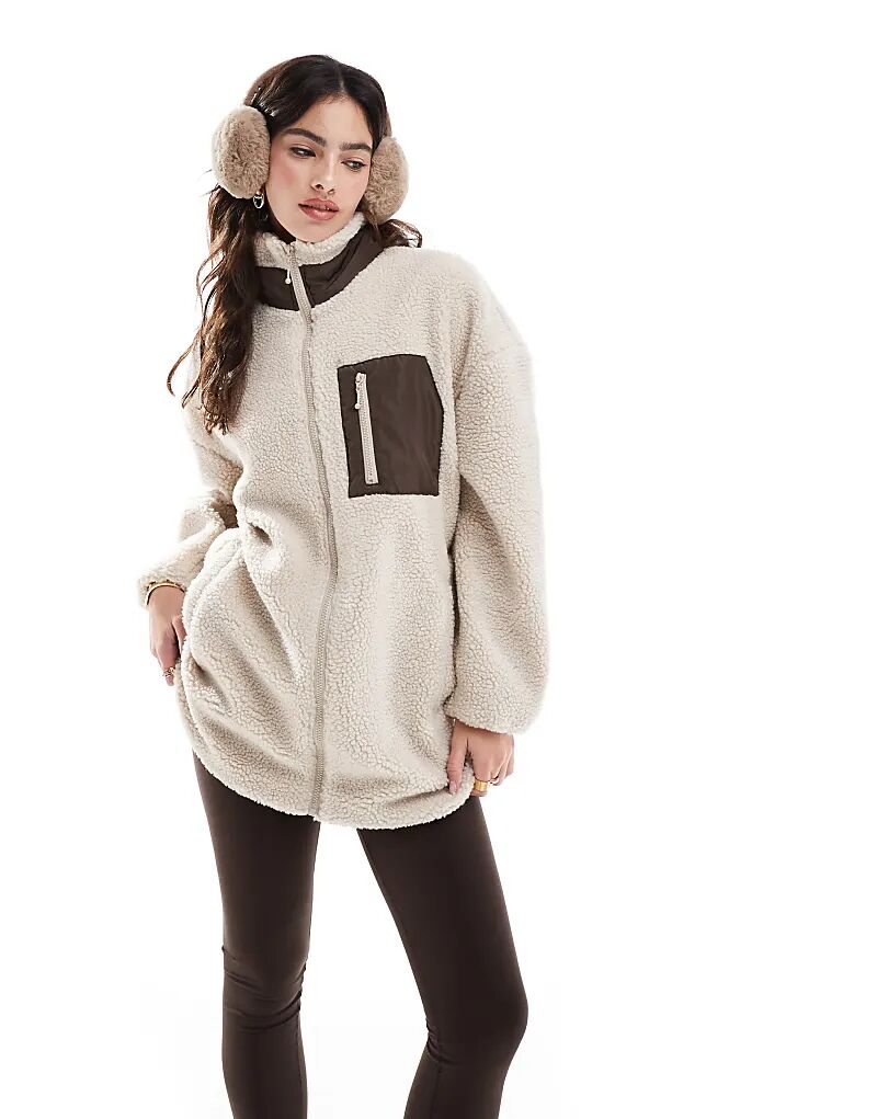 Флисовая куртка-водолазка бежевого цвета с коричневыми карманами ONLY
Флисовая куртка-водолазка бежевого цвета с коричневыми карманами ONLY