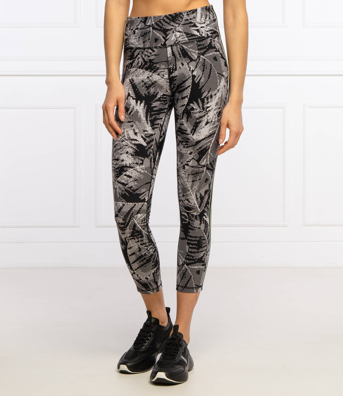 Леггинсы DKNY Sport slim fit, черный
Леггинсы DKNY Sport slim fit, черный