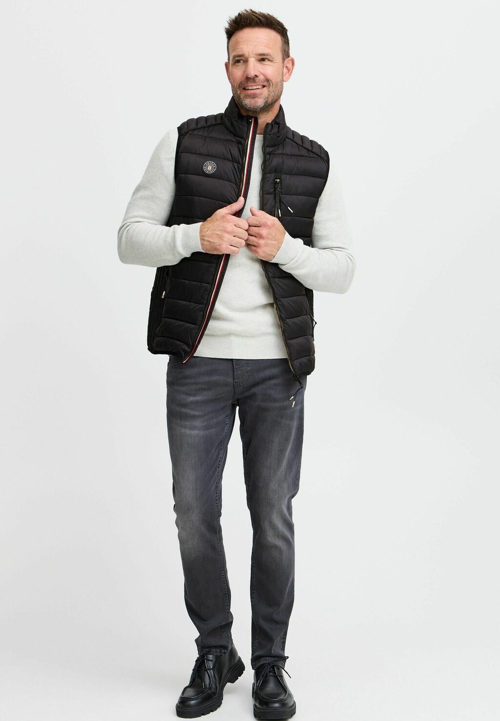 Жилет VINNCENT FQ1924, черный
Жилет VINNCENT FQ1924, черный