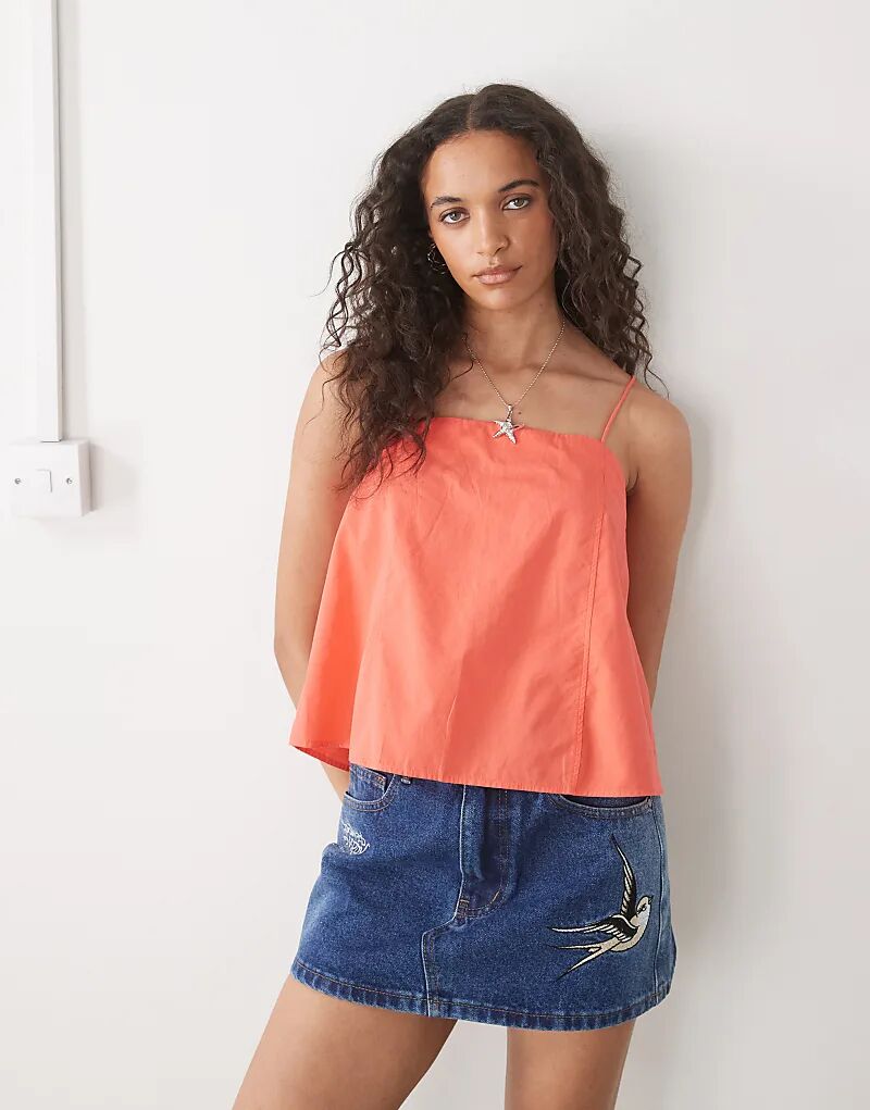 Топ-трапеция Monki с бретельками красного цвета
Топ-трапеция Monki с бретельками красного цвета