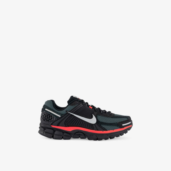 Кроссовки Nike Zoom Vomero 5, черный / красный
Кроссовки Nike Zoom Vomero 5, черный / красный