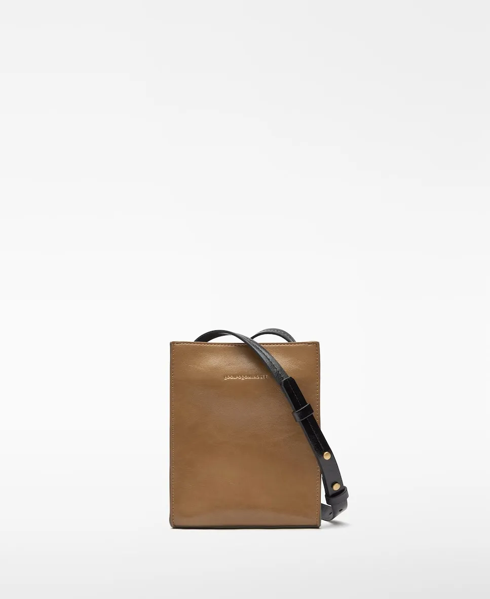 Маленькая женская сумка через плечо из натуральной кожи Adolfo Dominguez, песочный
Маленькая женская сумка через плечо из натуральной кожи Adolfo Dominguez, песочный