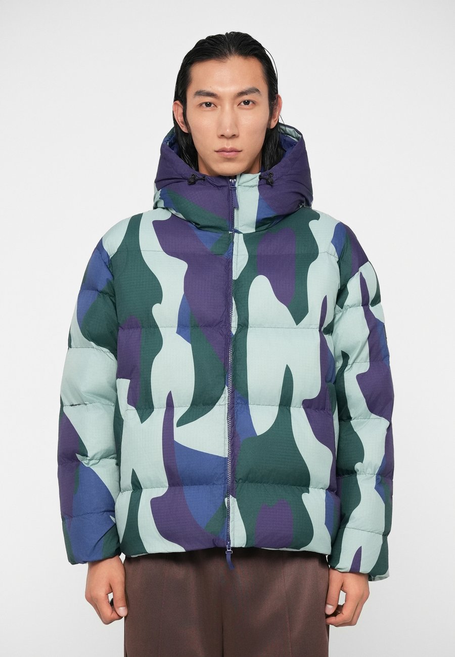Куртка EA7 Emporio Armani MOUNTAIN ECO HOODED JACKET GRAPHIC, Fancy Green/Multi-Coloured
Куртка EA7 Emporio Armani MOUNTAIN ECO HOODED JACKET GRAPHIC, Fancy Green/Multi-Coloured