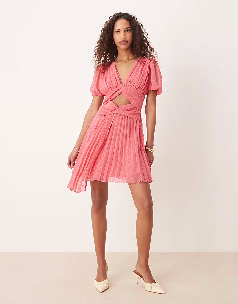 Мини-платье ASOS DESIGN с V-образным вырезом, двойной закруткой спереди, плиссировкой, кораллово-розового цвета
Мини-платье ASOS DESIGN с V-образным вырезом, двойной закруткой спереди, плиссировкой, кораллово-розового цвета