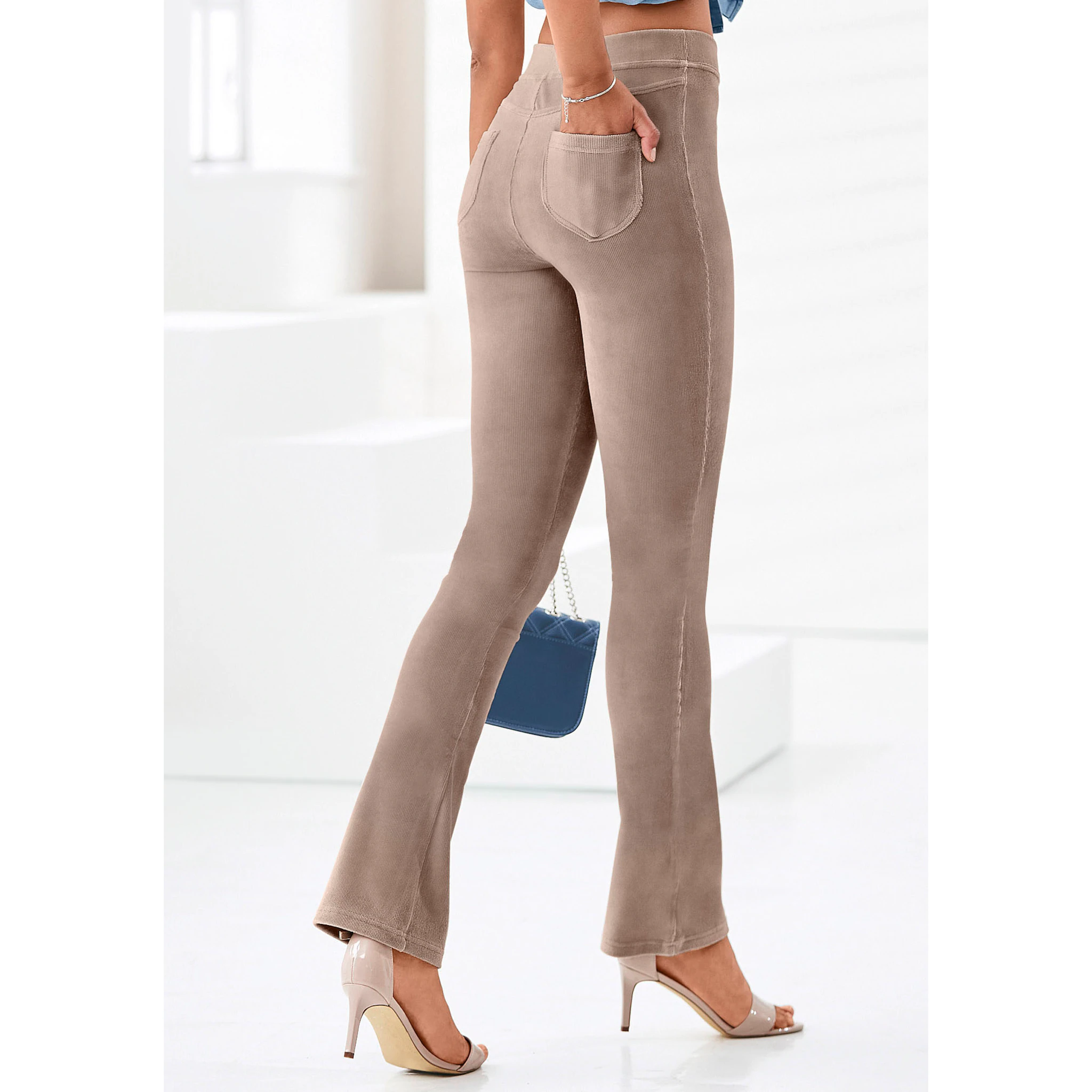 Джазовые брюки LASCANA из мягкого вельветового материала, одежда для дома, коричневый
Джазовые брюки LASCANA из мягкого вельветового материала, одежда для дома, коричневый