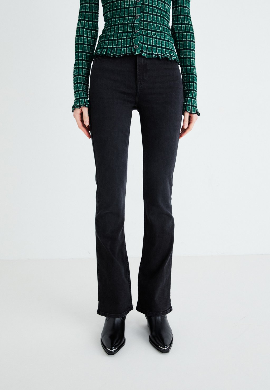 Джинсы Bootcut BREESE Lee, деним
Джинсы Bootcut BREESE Lee, деним