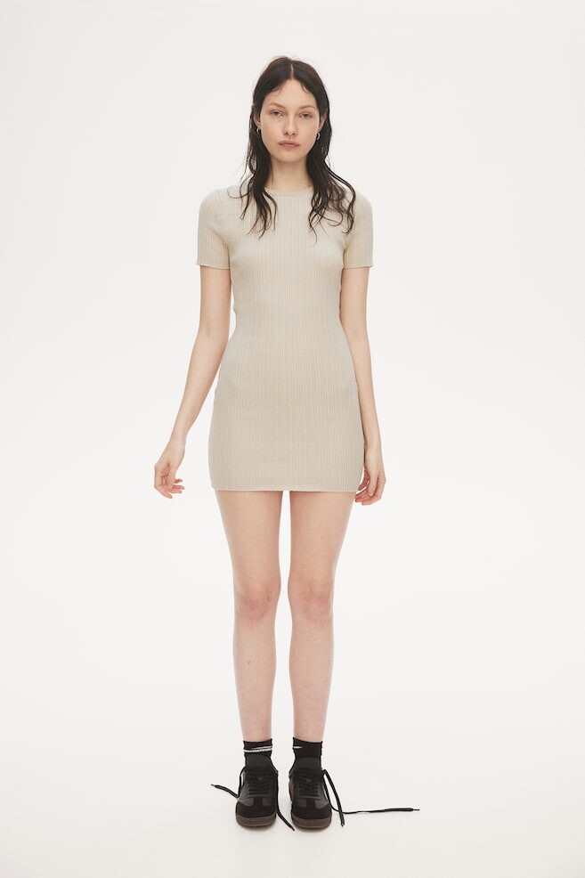 Облегающее платье из трикотажа в рубчик H&M, бежевый
Облегающее платье из трикотажа в рубчик H&M, бежевый
