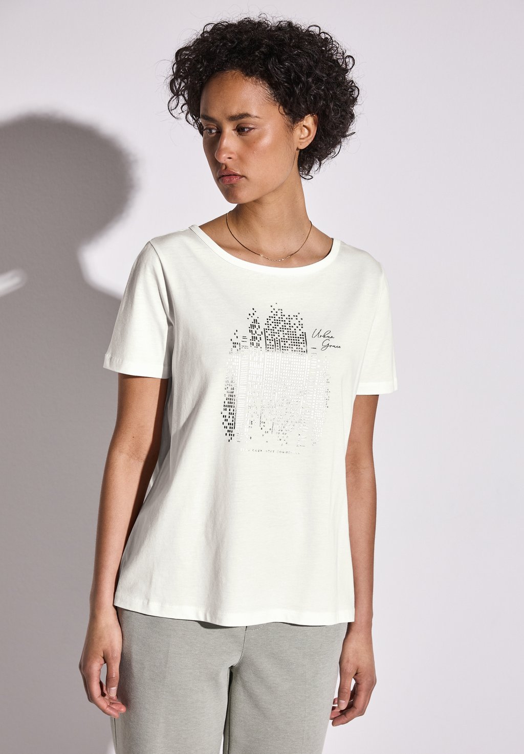 Футболка с принтом MIT FOLIEN Street One, кремовый
Футболка с принтом MIT FOLIEN Street One, кремовый