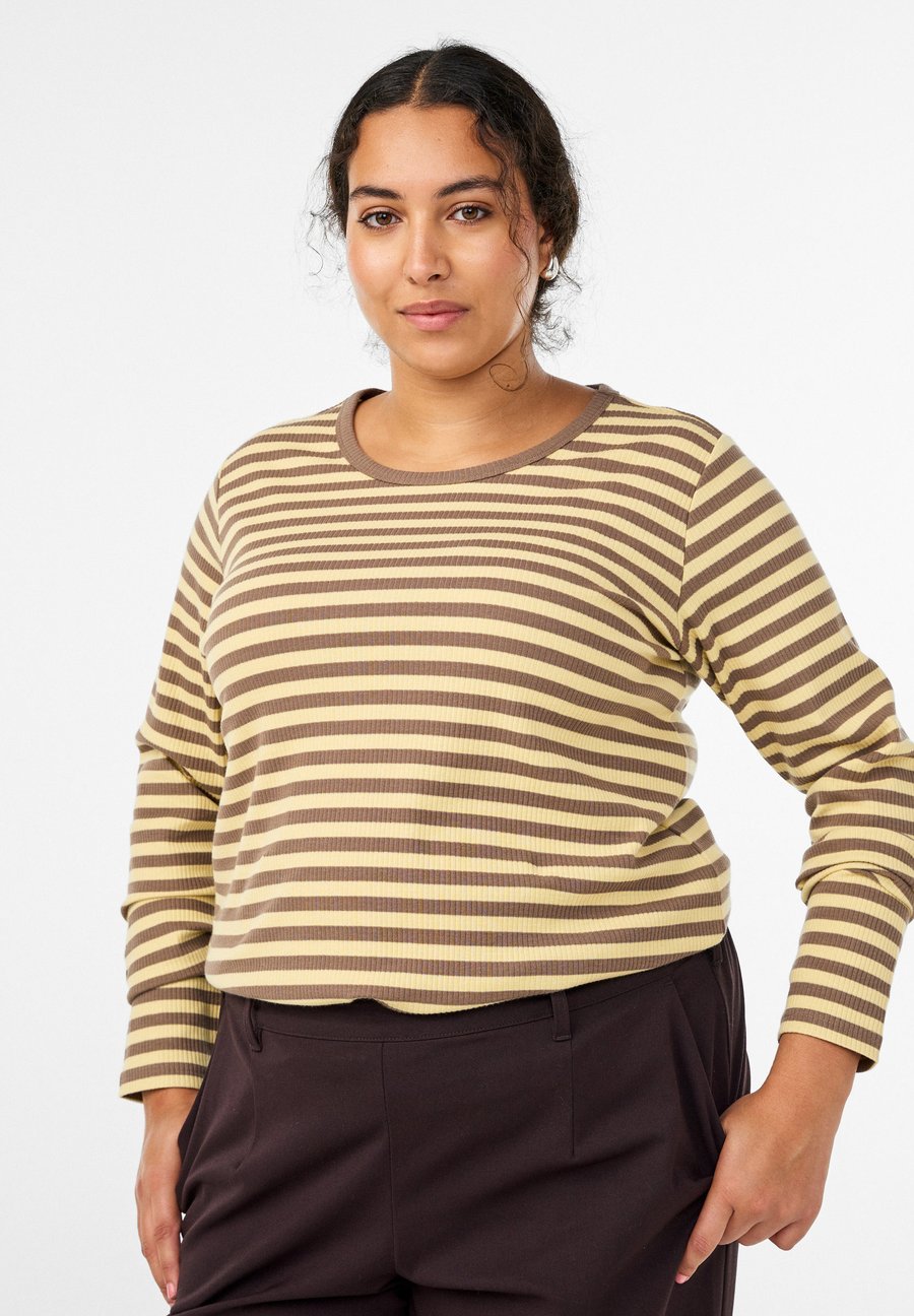 Топ Zizzi Long sleeved top, Fossil W. Sunligt/Light Brown
Топ Zizzi Long sleeved top, Fossil W. Sunligt/Light Brown