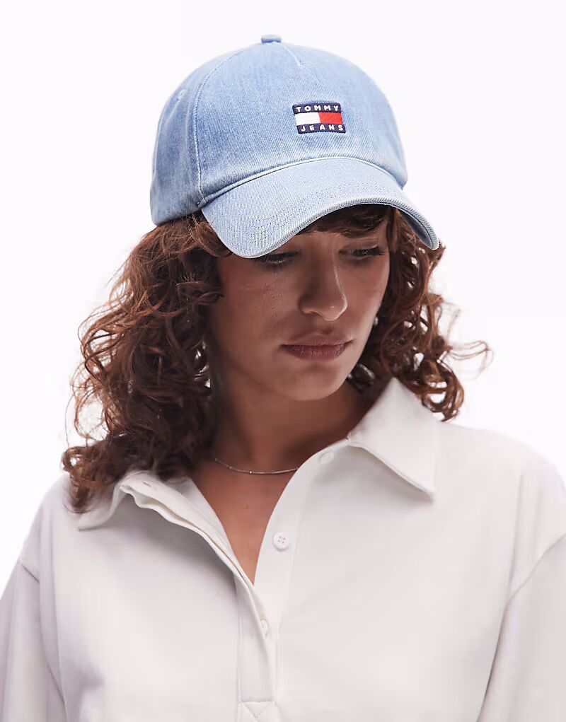 Джинсовая кепка с логотипом Tommy Jeans синего цвета
Джинсовая кепка с логотипом Tommy Jeans синего цвета