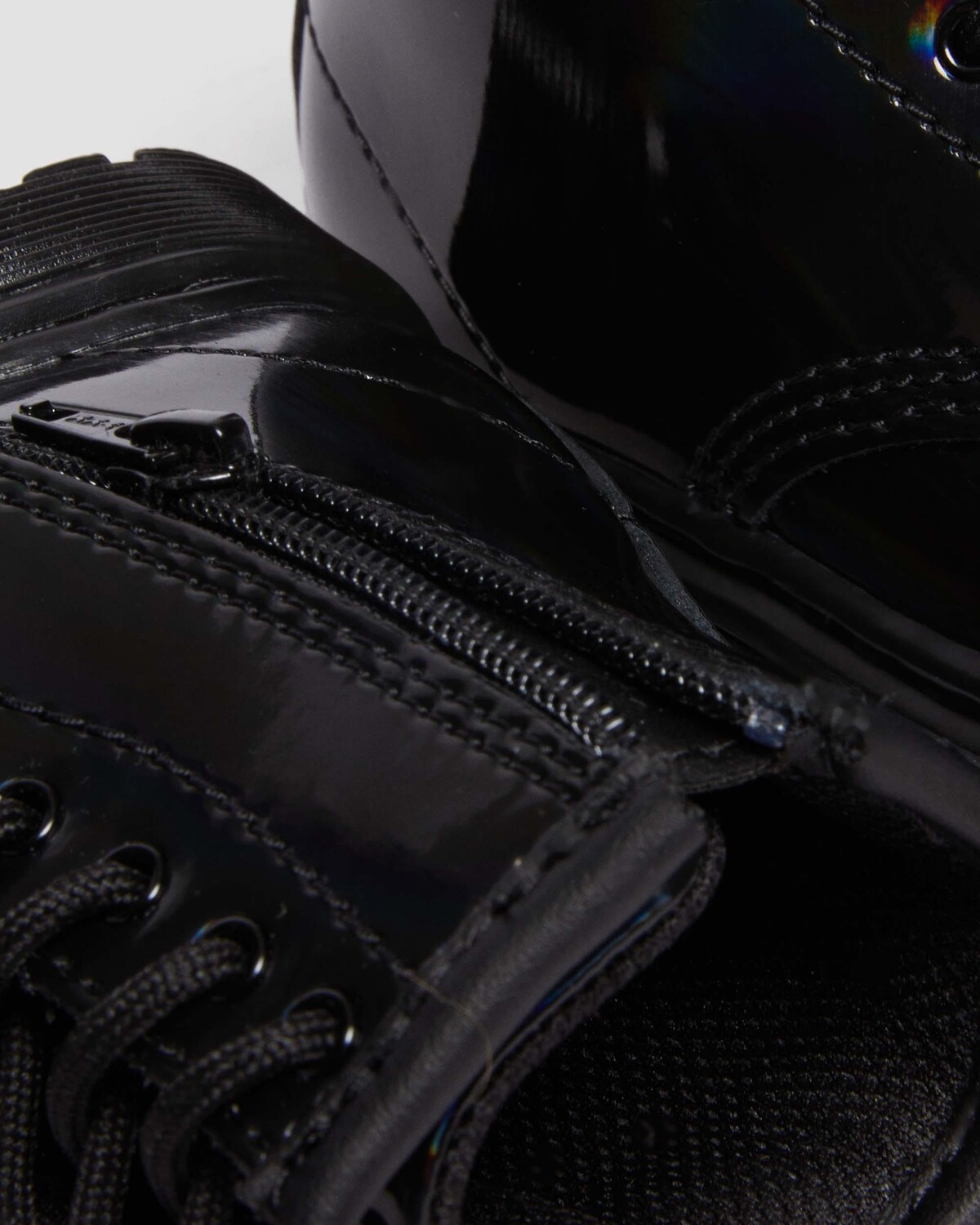 Лакированные кожаные ботинки на шнуровке Toddler 1460 Rainbow Dr. Martens
Лакированные кожаные ботинки на шнуровке Toddler 1460 Rainbow Dr. Martens