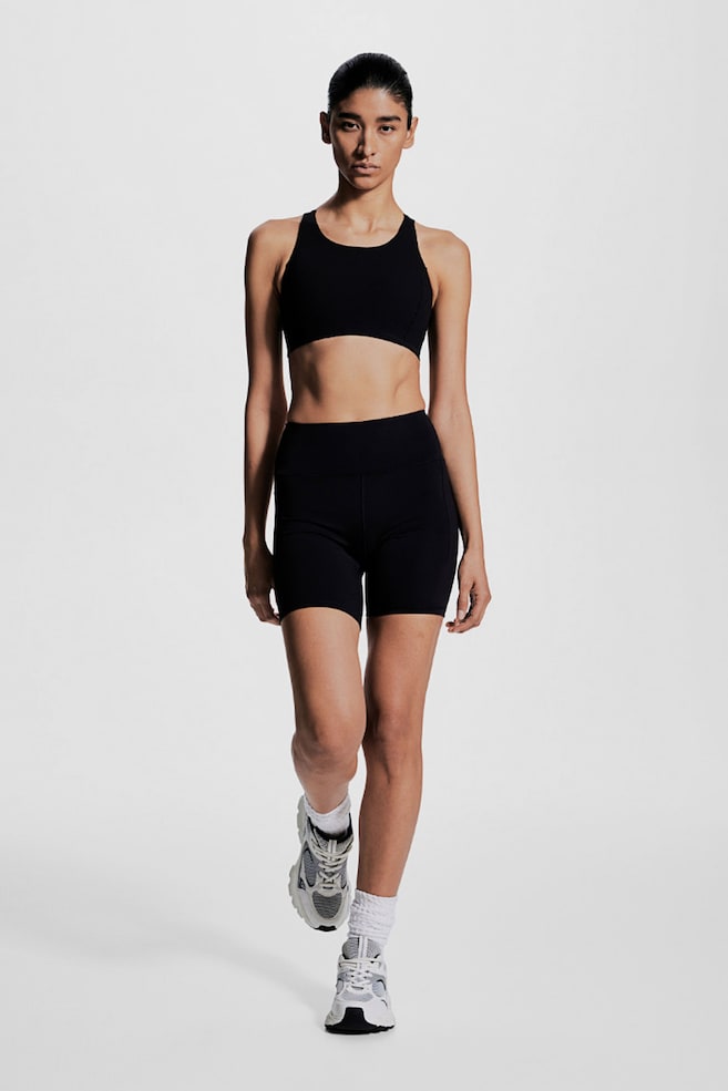 Спортивный бюстгальтер с высокой поддержкой shapemove H&M, черный
Спортивный бюстгальтер с высокой поддержкой shapemove H&M, черный