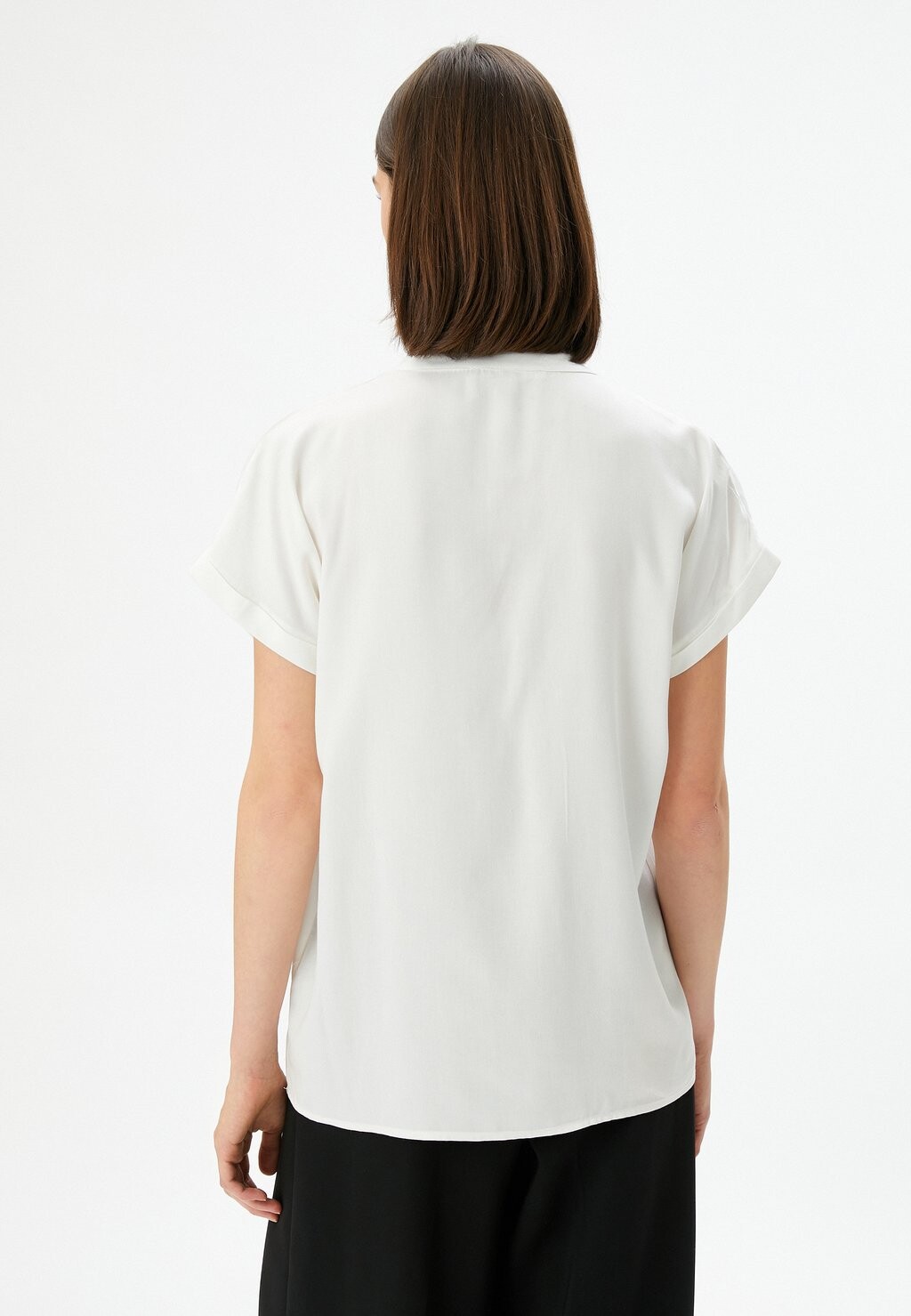 Блуза ACCESSORY DETAIL SHORT SLEEVE V NECK Koton, кремовый
Блуза ACCESSORY DETAIL SHORT SLEEVE V NECK Koton, кремовый