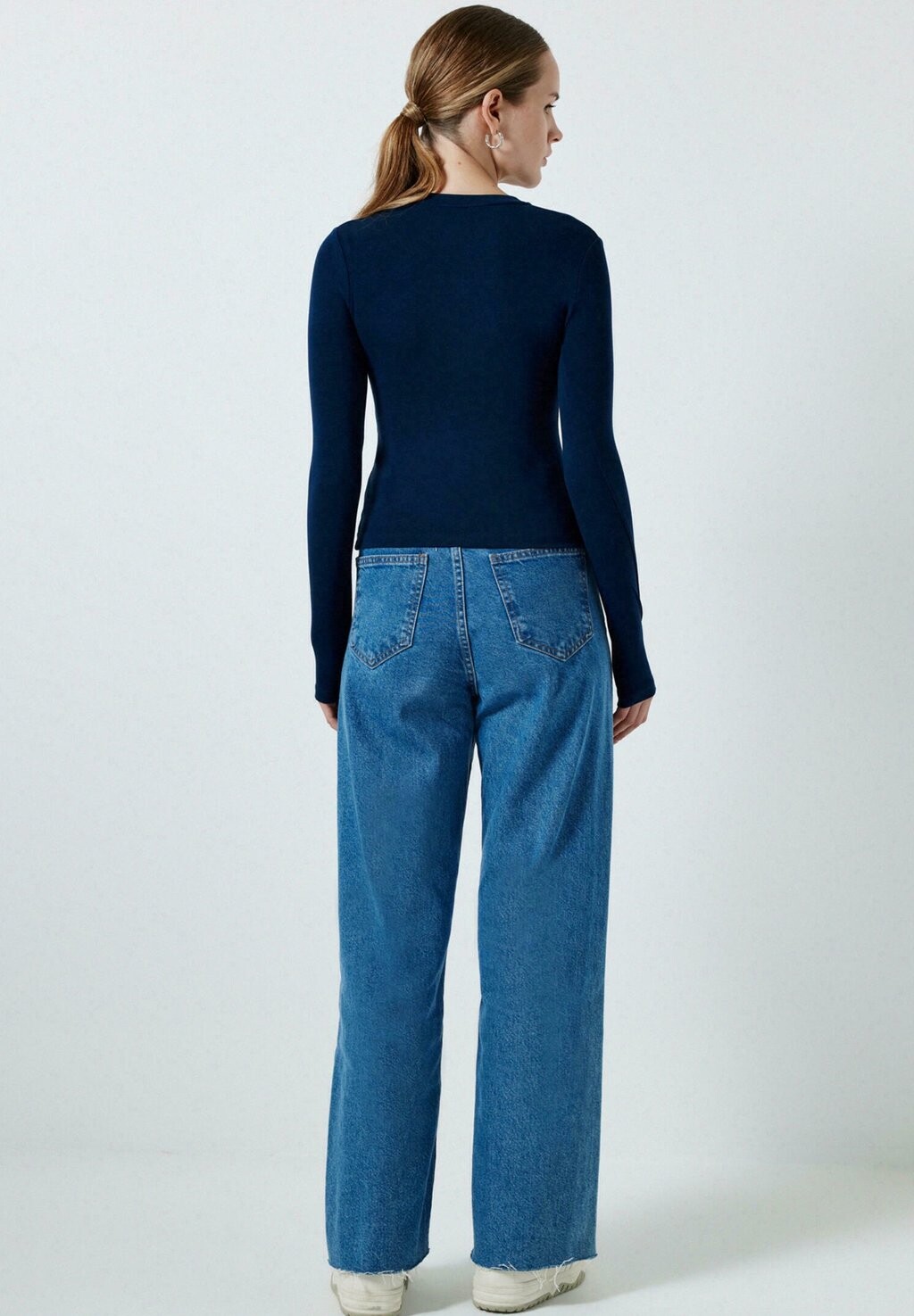 Топ с длинными рукавами LONG SLEEVE Touché Privé, темно-синий
Топ с длинными рукавами LONG SLEEVE Touché Privé, темно-синий