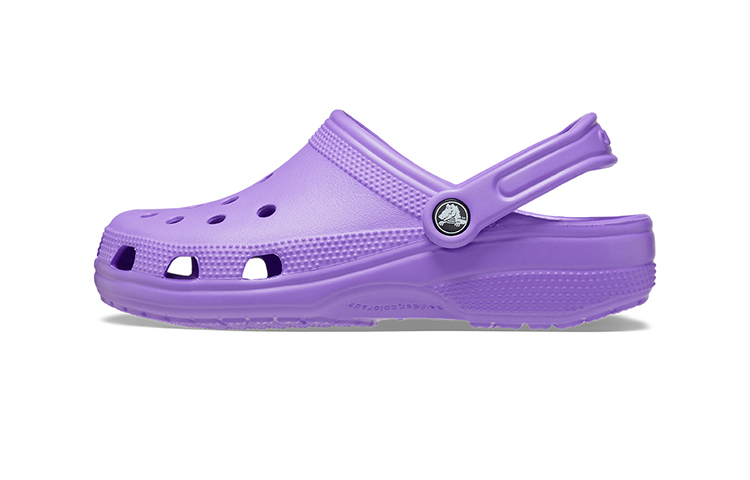 Crocs Классические кроксы 'Purple' женские в цвете Galactic Purple, цвет Galactic Purple
Crocs Классические кроксы 'Purple' женские в цвете Galactic Purple, цвет Galactic Purple