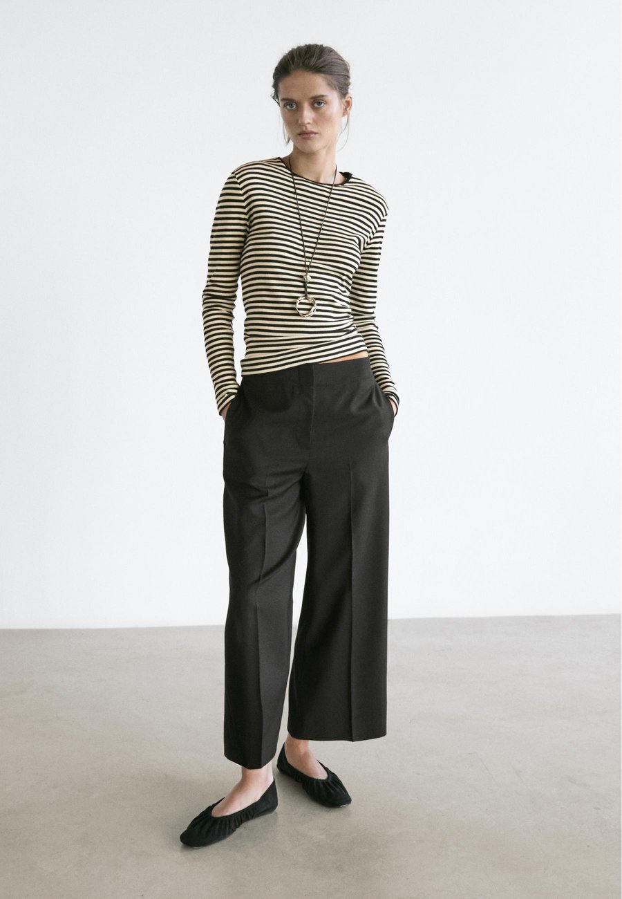 Брюки Massimo Dutti WIDE-LEG ELASTICATED, Black
Брюки Massimo Dutti WIDE-LEG ELASTICATED, Black