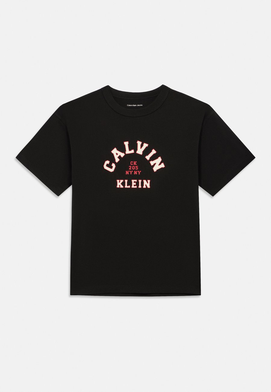 Футболка Calvin Klein Jeans VARSITY GRAPHIC UNISEX, Black, Черный, Футболка Calvin Klein Jeans VARSITY GRAPHIC UNISEX, Black
Футболка Calvin Klein Jeans VARSITY GRAPHIC UNISEX, Black, Черный, Футболка Calvin Klein Jeans VARSITY GRAPHIC UNISEX, Black