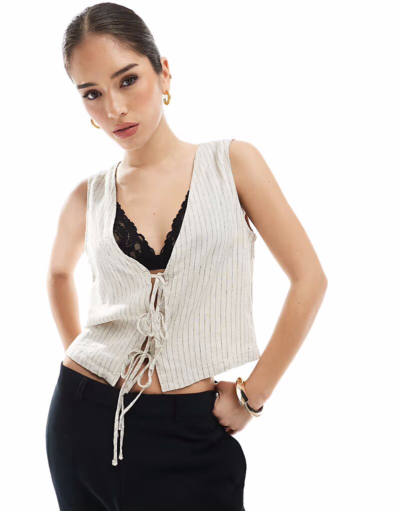 Жилет-топ JJXX из льняной смеси с завязками в кремовую полоску
Жилет-топ JJXX из льняной смеси с завязками в кремовую полоску