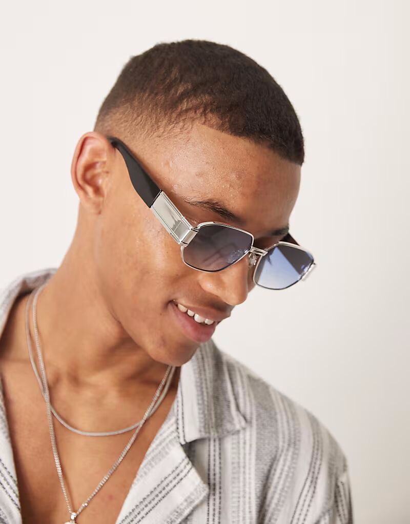 Солнцезащитные очки ASOS DESIGN прямоугольной формы с синими линзами и серебристо-черной оправой
Солнцезащитные очки ASOS DESIGN прямоугольной формы с синими линзами и серебристо-черной оправой