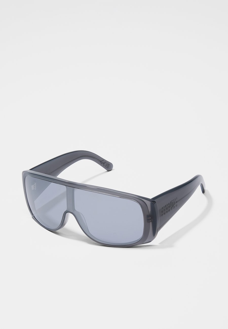 Солнцезащитные очки MM6 Maison Margiela MASK UNISEX, Grey/Dark Grey
Солнцезащитные очки MM6 Maison Margiela MASK UNISEX, Grey/Dark Grey