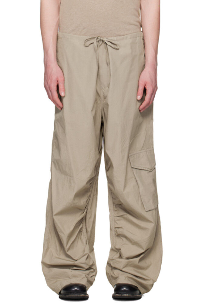 Бежевые свободные брюки-карго с завязками на кулиске HOPE
Бежевые свободные брюки-карго с завязками на кулиске HOPE