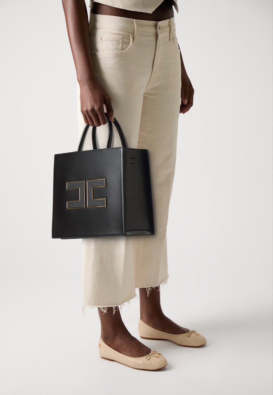 Сумка Elisabetta Franchi WOMENS BAG, Nero/Black
Сумка Elisabetta Franchi WOMENS BAG, Nero/Black