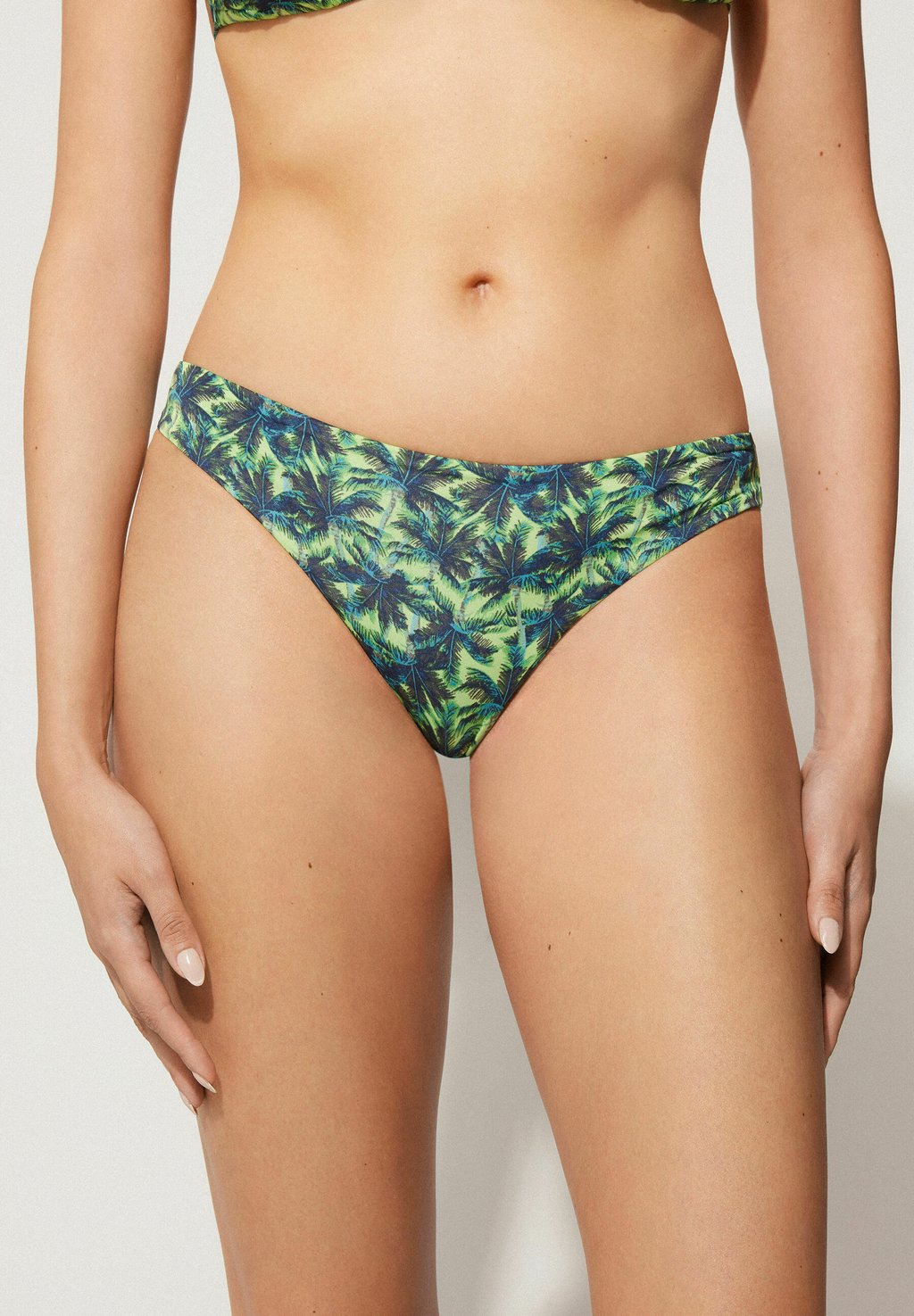 Плавки бикини BRASILIAN TROPIC ISLAND Tezenis, зеленый
Плавки бикини BRASILIAN TROPIC ISLAND Tezenis, зеленый