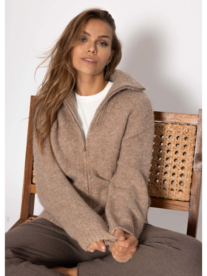 Кардиган на молнии в серо-коричневом цвете SASSYCLASSY
Кардиган на молнии в серо-коричневом цвете SASSYCLASSY
