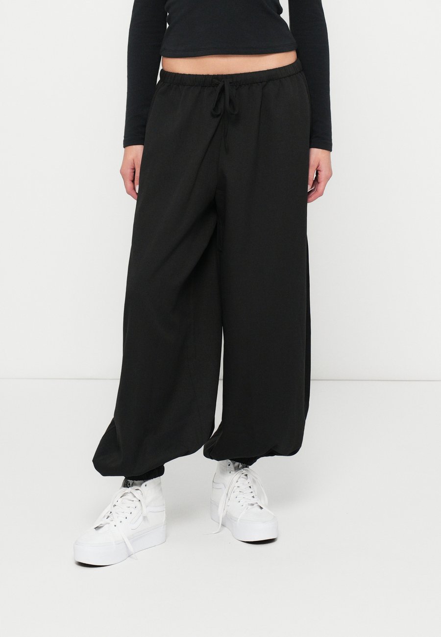 Брюки JDY JDYPALOMA LOOSE PANT, Black
Брюки JDY JDYPALOMA LOOSE PANT, Black