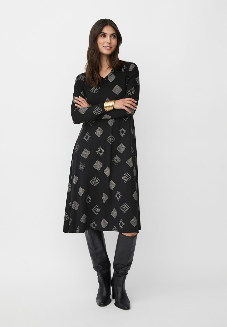 Платье Masai MaNatsuko, Schwarz/Black
Платье Masai MaNatsuko, Schwarz/Black