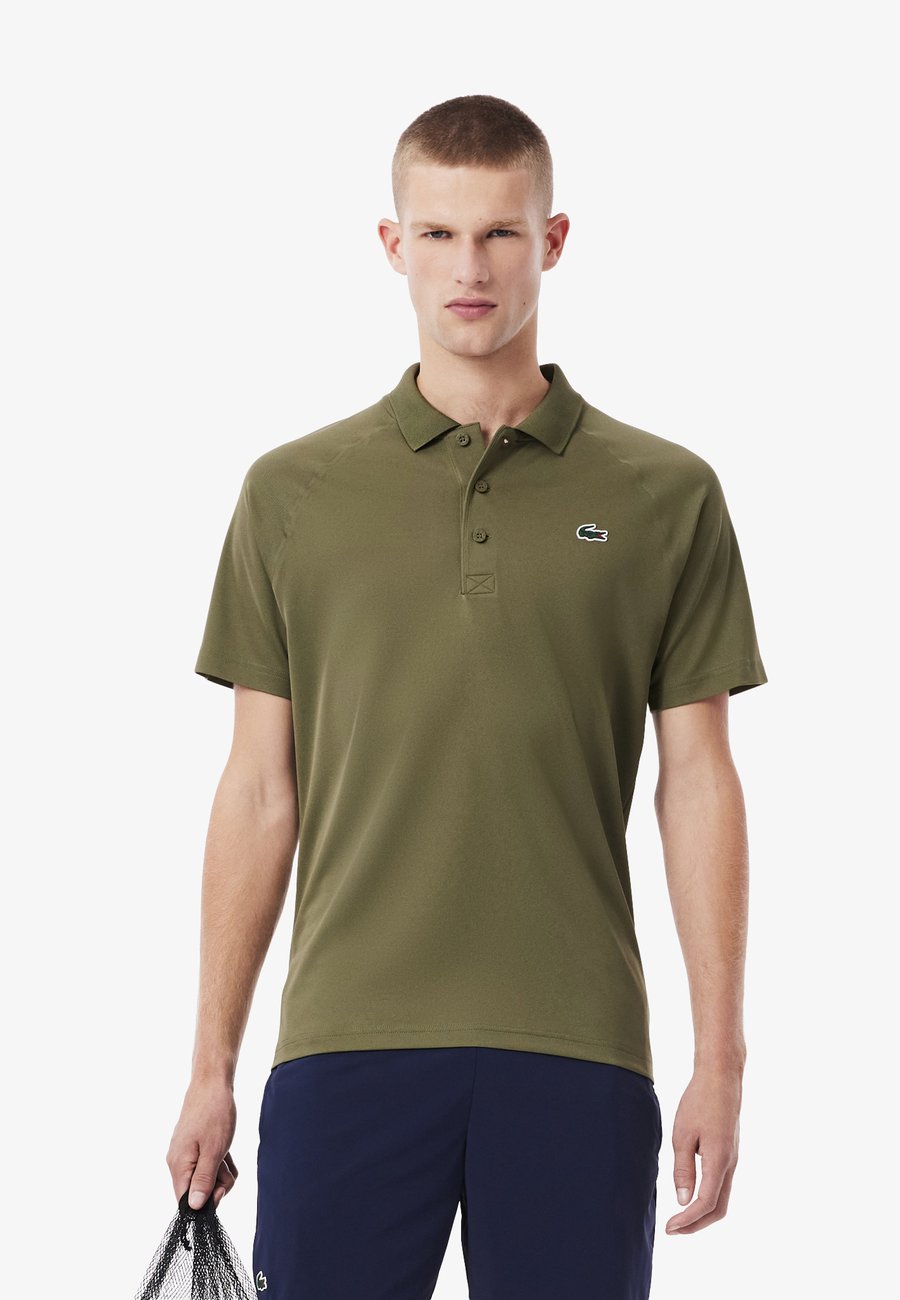 Поло Lacoste Sport TENNIS CLASSIC, Vert Kaki Ef/Green, Зеленый, Поло Lacoste Sport TENNIS CLASSIC, Vert Kaki Ef/Green
Поло Lacoste Sport TENNIS CLASSIC, Vert Kaki Ef/Green, Зеленый, Поло Lacoste Sport TENNIS CLASSIC, Vert Kaki Ef/Green