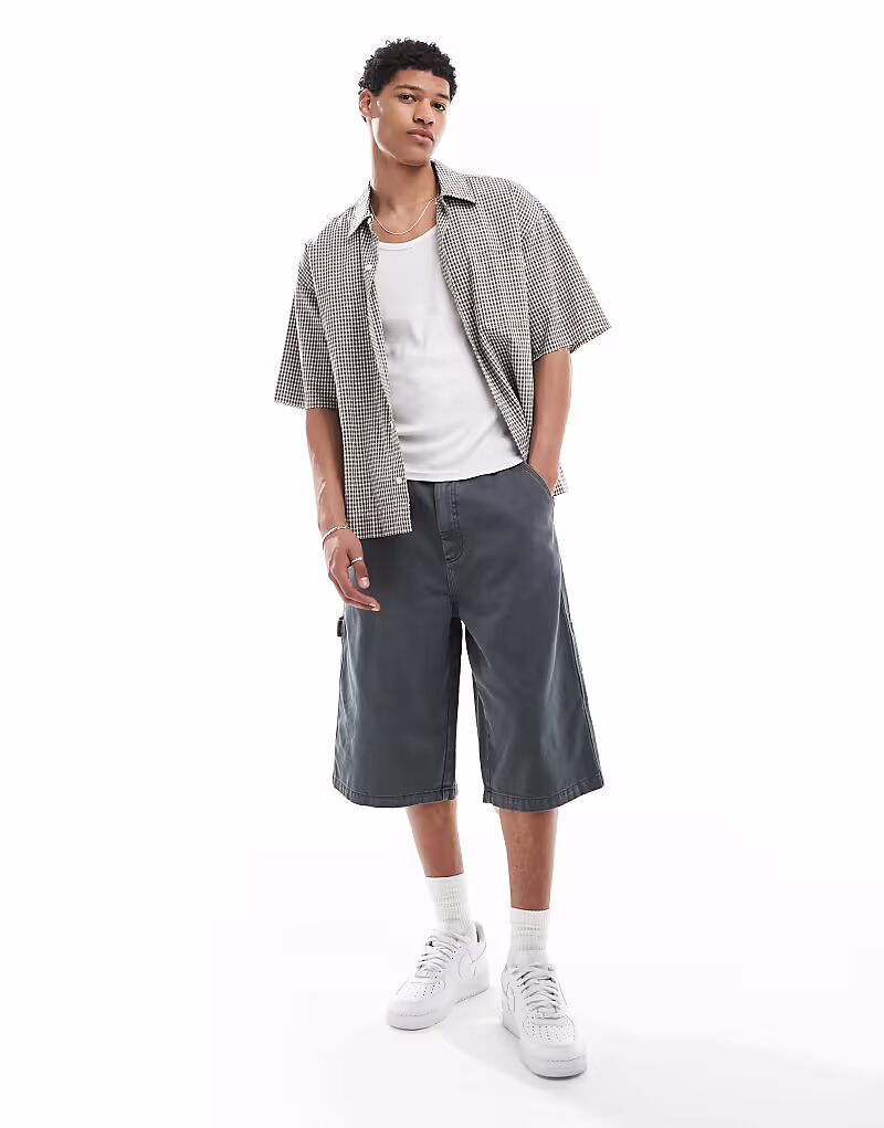 Мешковатые рабочие шорты Bershka из денима угольно-серого цвета 
Мешковатые рабочие шорты Bershka из денима угольно-серого цвета