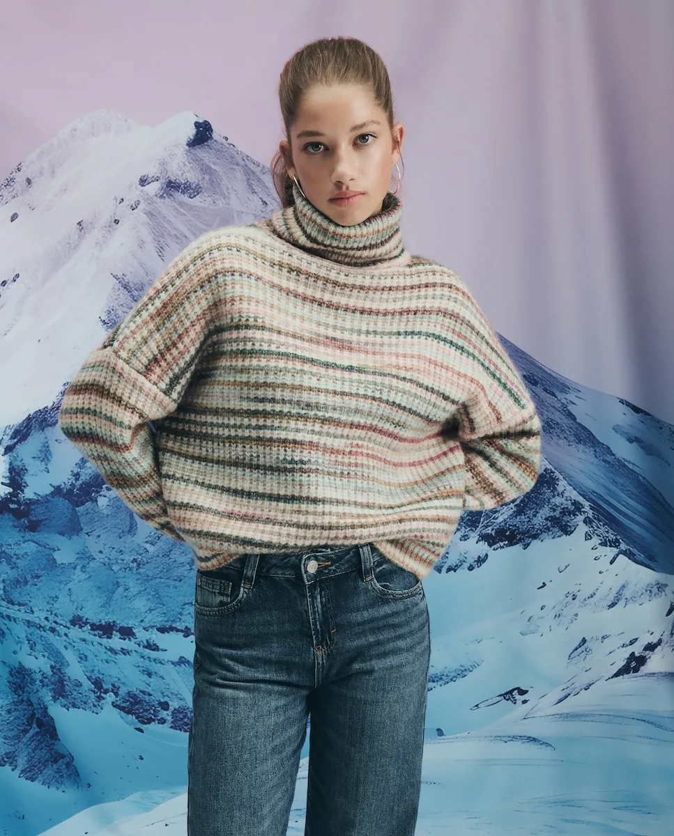 Женский свитер с высоким воротником разноцветный Green Coast
Женский свитер с высоким воротником разноцветный Green Coast