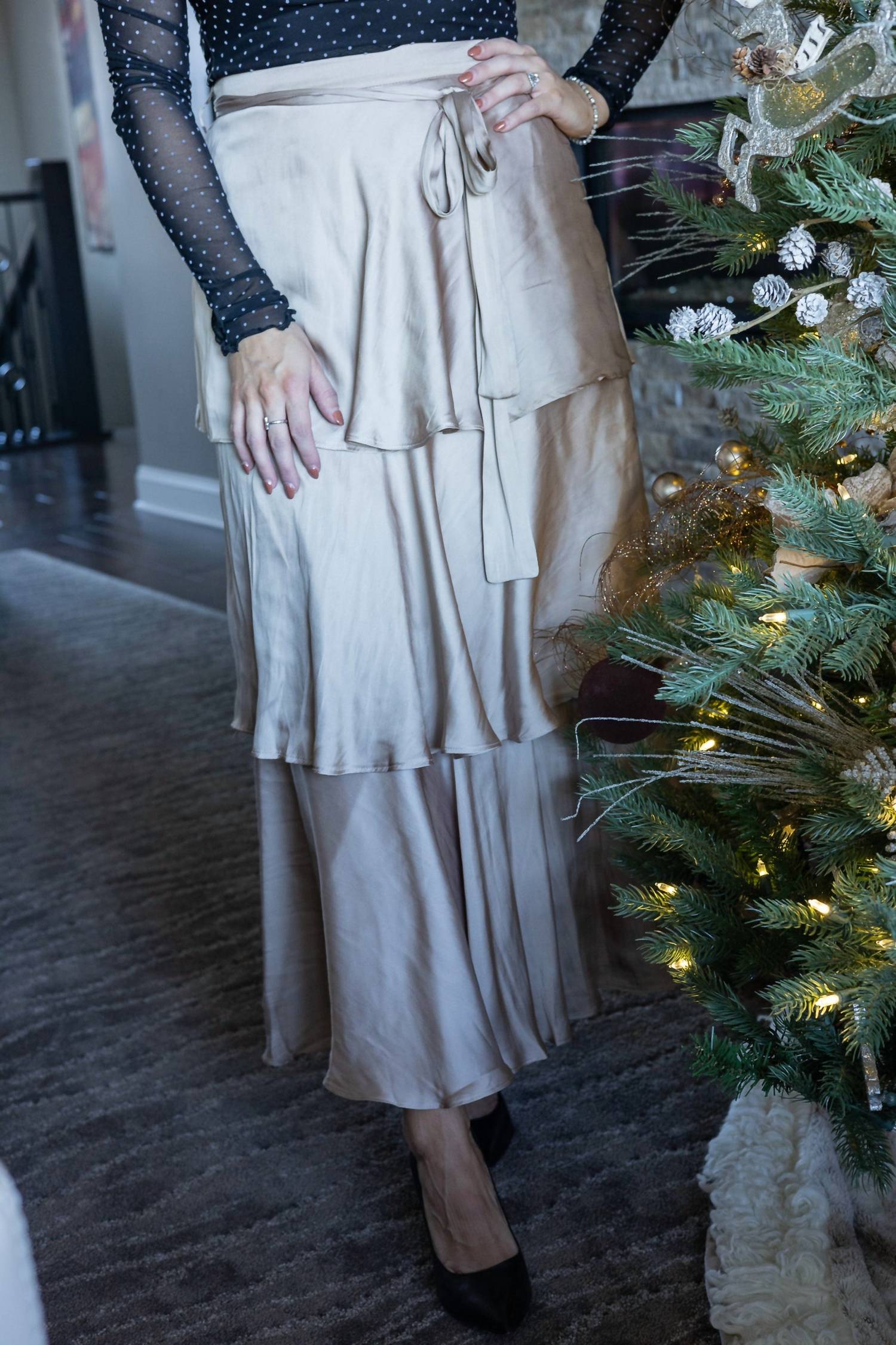 EN CREME Длинная атласная юбка Sadie цвета шампанского золота
EN CREME Длинная атласная юбка Sadie цвета шампанского золота