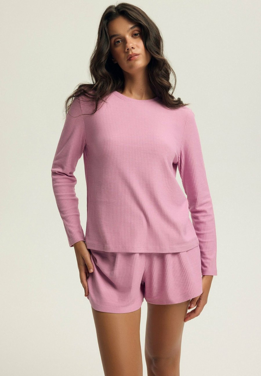 Пижамный комплект ESOTIQ KAELAN BLOOVII SET, Pink
Пижамный комплект ESOTIQ KAELAN BLOOVII SET, Pink