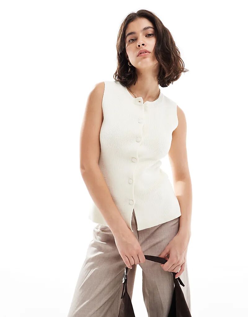 Трикотажный жилет Miss Selfridge кремового цвета с приталенным лифом
Трикотажный жилет Miss Selfridge кремового цвета с приталенным лифом