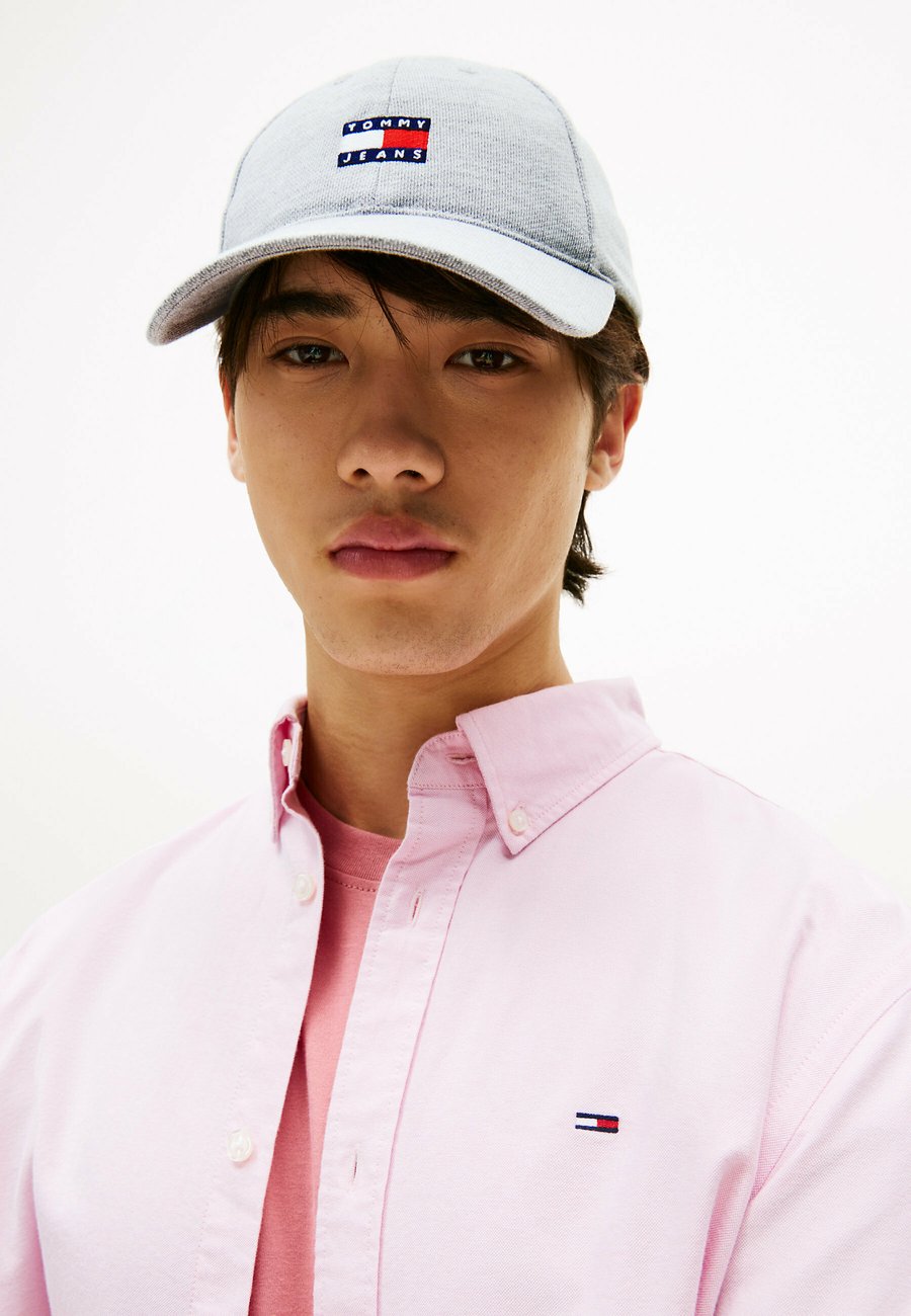 Бейсболка Tommy Jeans HERITAGE BASEBALL, Light Grey Heather/Grey
Бейсболка Tommy Jeans HERITAGE BASEBALL, Light Grey Heather/Grey