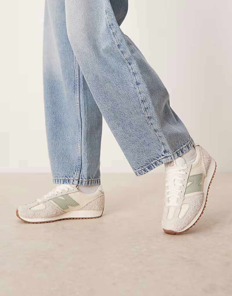 Кроссовки унисекс 471 в кремово-белом и хаки цветах New Balance
Кроссовки унисекс 471 в кремово-белом и хаки цветах New Balance