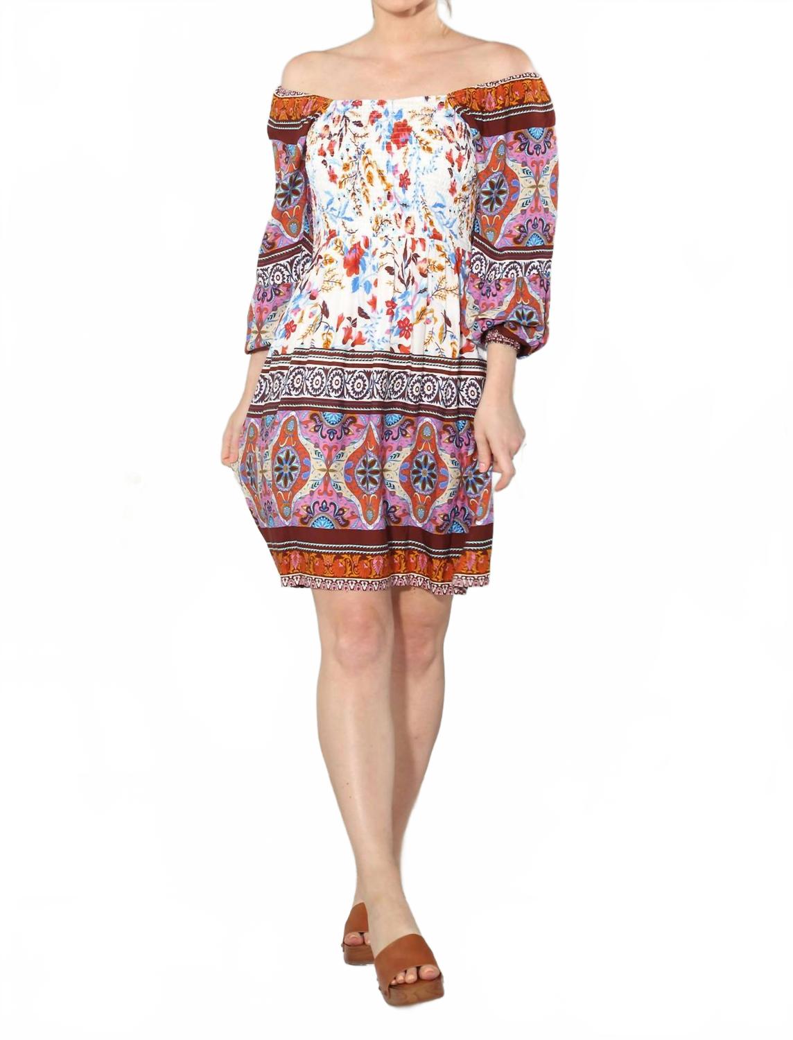 Платье с вышивкой и цветочным принтом в белом цвете PAPARAZZI
Платье с вышивкой и цветочным принтом в белом цвете PAPARAZZI