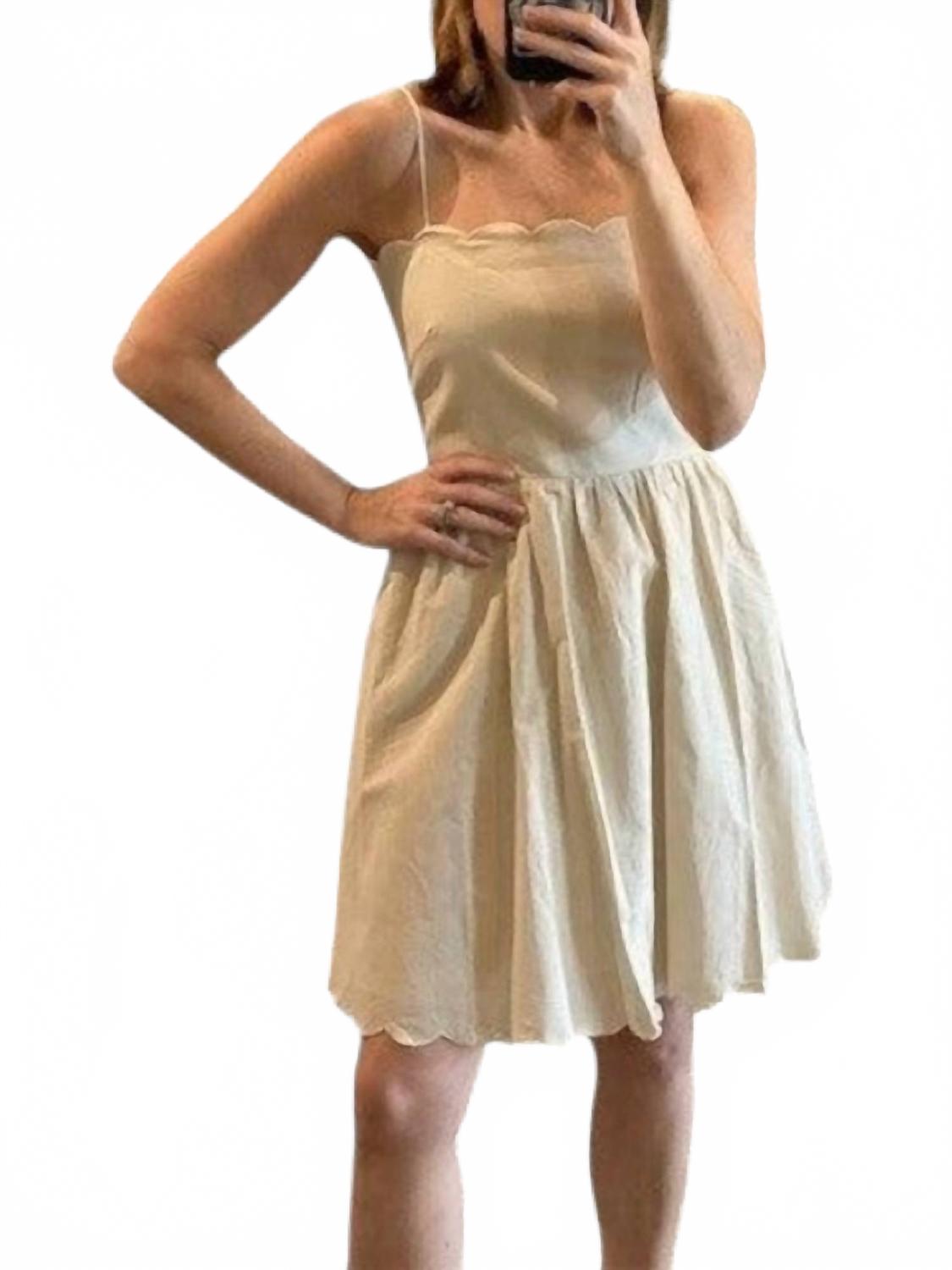 Мини-платье с воланом в бежевом LUCY PARIS 
Мини-платье с воланом в бежевом LUCY PARIS