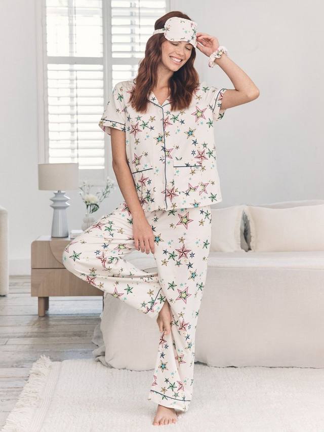 Звёздный пижамный комплект с пуговицами Chelsea Peers, Off White
Звёздный пижамный комплект с пуговицами Chelsea Peers, Off White