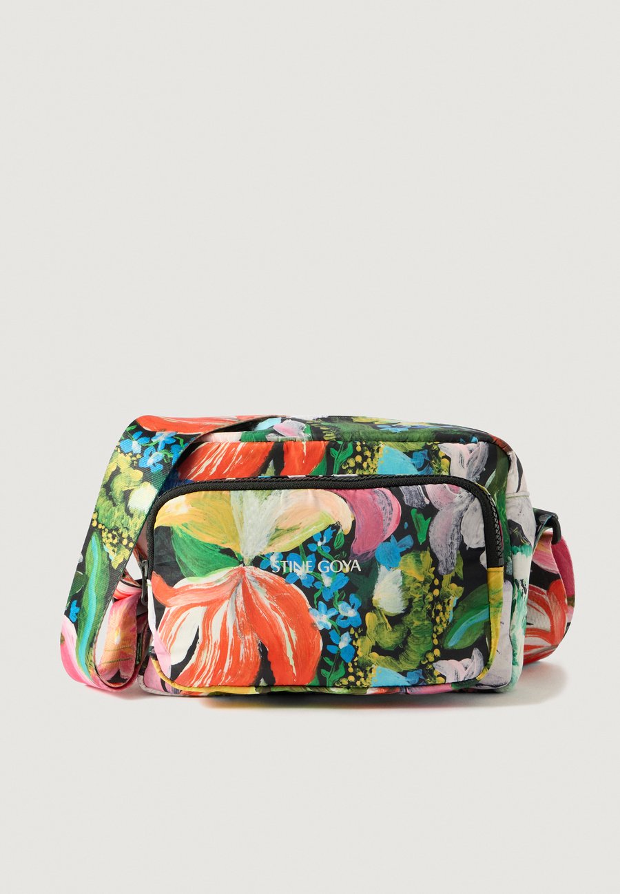 Сумка кросс-боди Stine Goya 2286 NYLON CROSSBODY, CROSSBODY BAG, Multi-Coloured
Сумка кросс-боди Stine Goya 2286 NYLON CROSSBODY, CROSSBODY BAG, Multi-Coloured
